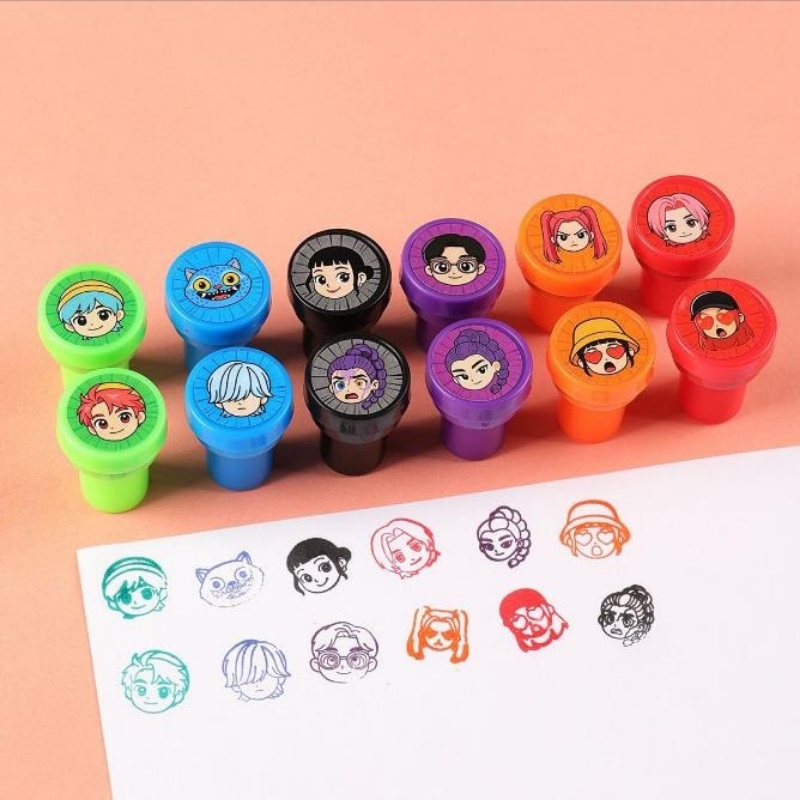 Photography Kit - 12個入り ハンターガールグループ アニメ キッズスタンプセット 誕生日パーティーの記念品 DIYペイント教材